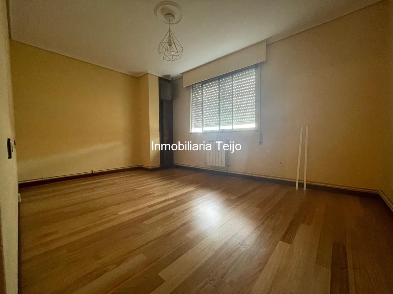 Foto 15 SE VENDE PISO AMPLIO CON ASCENSOR, CALEFACCIÓN Y TERRAZA CUBIERTA DE 30 M2 EN ENSANCHE A