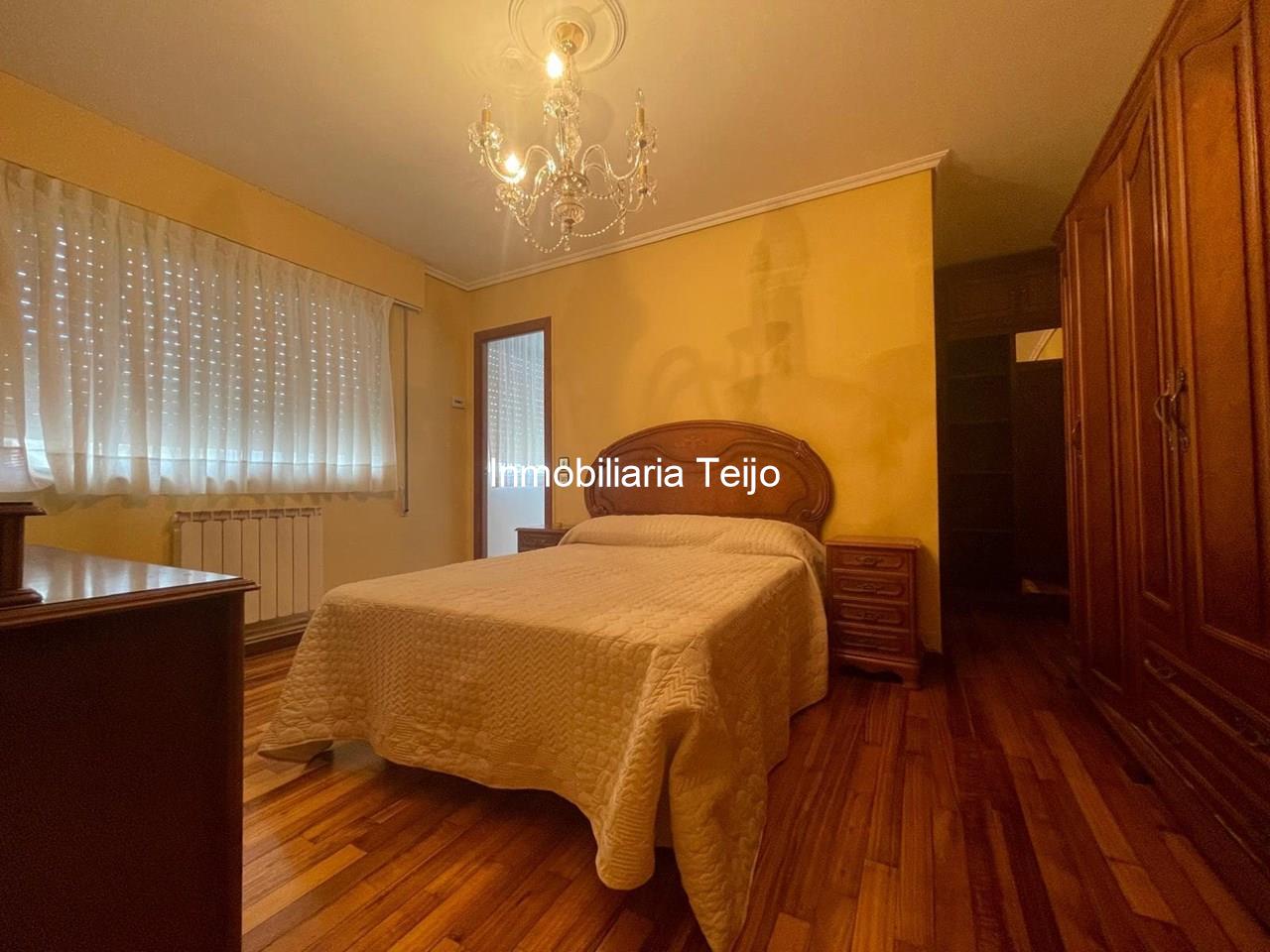 Foto 16 SE VENDE PISO AMPLIO CON ASCENSOR, CALEFACCIÓN Y TERRAZA CUBIERTA DE 30 M2 EN ENSANCHE A