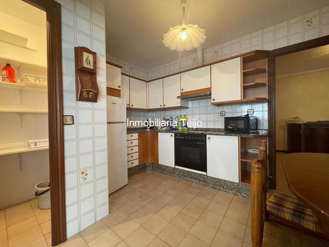 Foto 2 SE VENDE PISO AMPLIO CON ASCENSOR, CALEFACCIÓN Y TERRAZA CUBIERTA DE 30 M2 EN ENSANCHE A