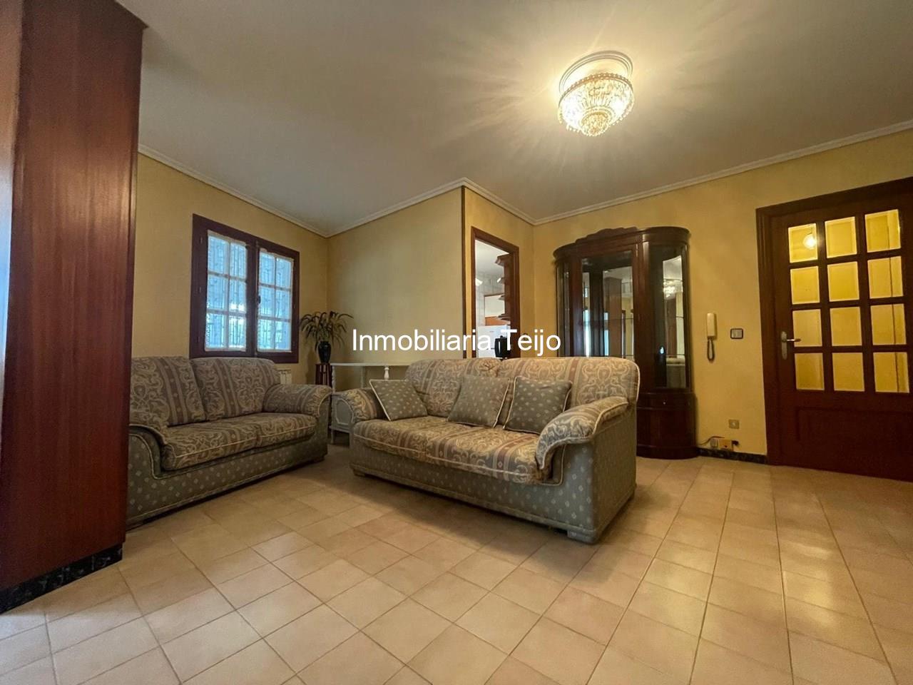 Foto 9 SE VENDE PISO AMPLIO CON ASCENSOR, CALEFACCIÓN Y TERRAZA CUBIERTA DE 30 M2 EN ENSANCHE A