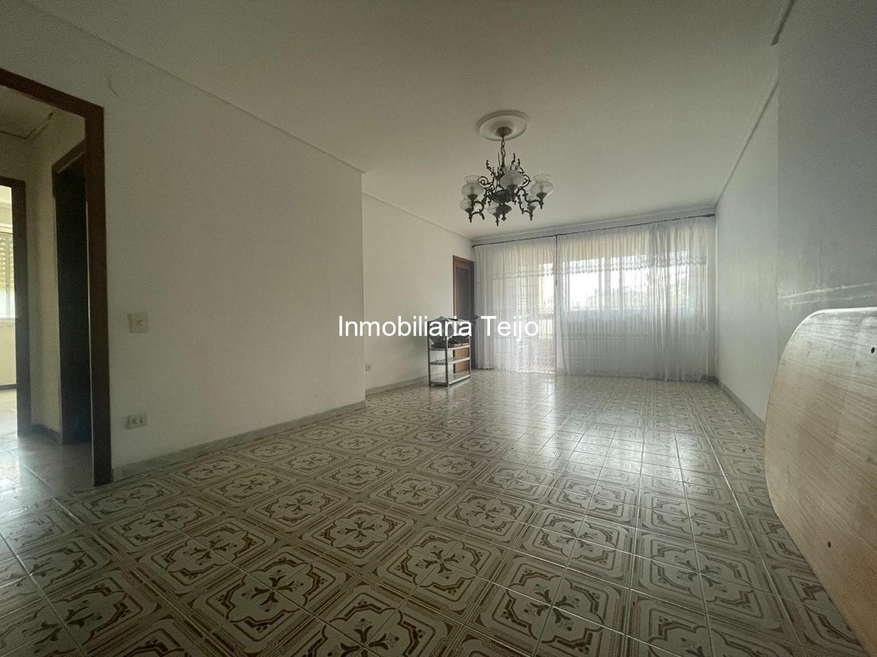 Foto 1 SE VENDE PISO AMPLIO CON ASCENSOR Y TRASTERO EN CANIDO