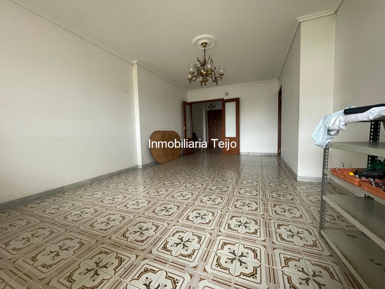 Foto 2 SE VENDE PISO AMPLIO CON ASCENSOR Y TRASTERO EN CANIDO