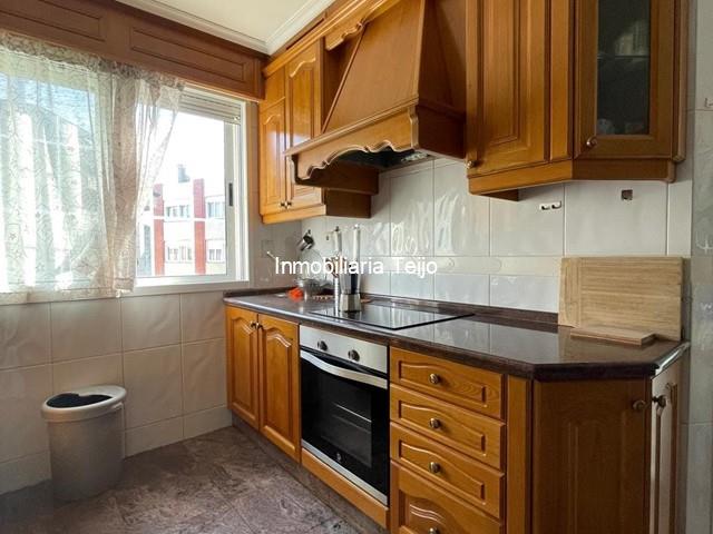 SE VENDE PISO AMPLIO CON GARAJE, TRASTERO Y ASCENSOR EN EL ALTO DEL CASTAÑO - Narón