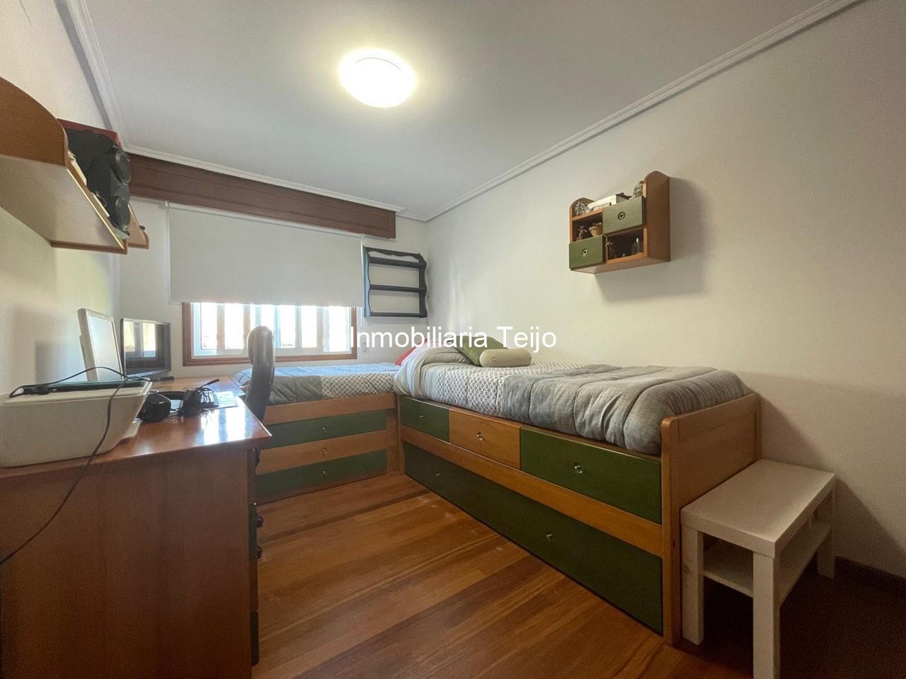 Foto 13 SE VENDE PISO AMPLIO CON GARAJE, TRASTERO Y ASCENSOR EN EL AUDITORIO DE NARÓN