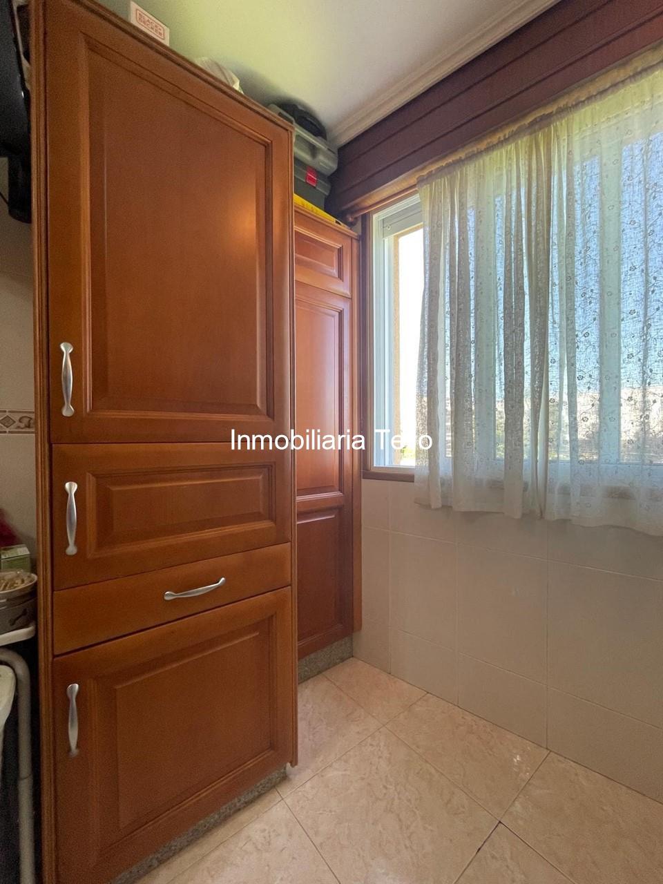Foto 2 SE VENDE PISO AMPLIO CON GARAJE, TRASTERO Y ASCENSOR EN EL AUDITORIO DE NARÓN