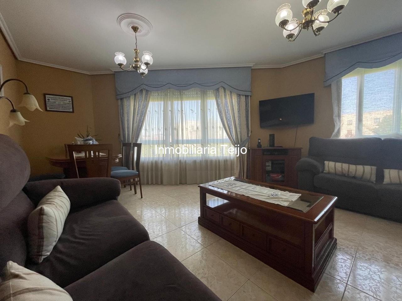 Foto 5 SE VENDE PISO AMPLIO CON GARAJE, TRASTERO Y ASCENSOR EN EL AUDITORIO DE NARÓN