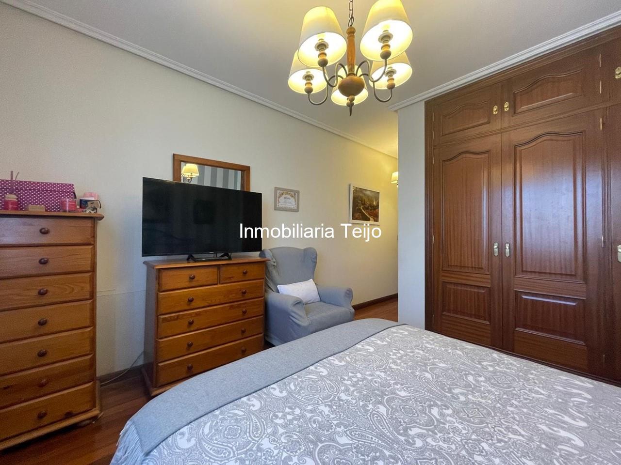 Foto 8 SE VENDE PISO AMPLIO CON GARAJE, TRASTERO Y ASCENSOR EN EL AUDITORIO DE NARÓN