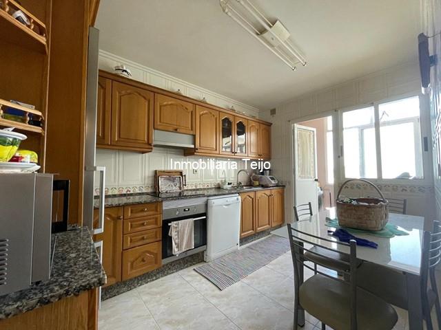 SE VENDE PISO AMPLIO CON TRASTERO EN CATABOIS - Ferrol
