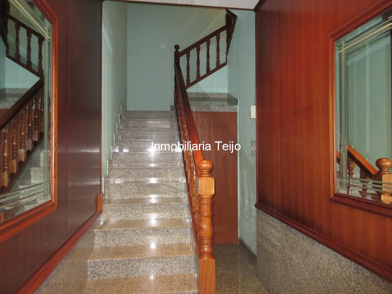 Foto 10 SE VENDE PISO AMPLIO EN MUY BUEN ESTADO DE CONSERVACIÓN EN FREIXEIRO (2ª PLANTA)