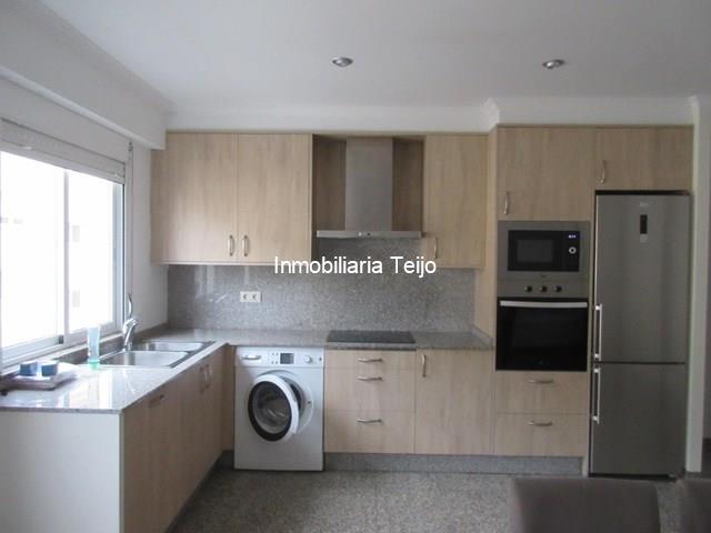 SE VENDE PISO AMPLIO EN MUY BUEN ESTADO DE CONSERVACIÓN EN FREIXEIRO (2ª PLANTA) - Narón