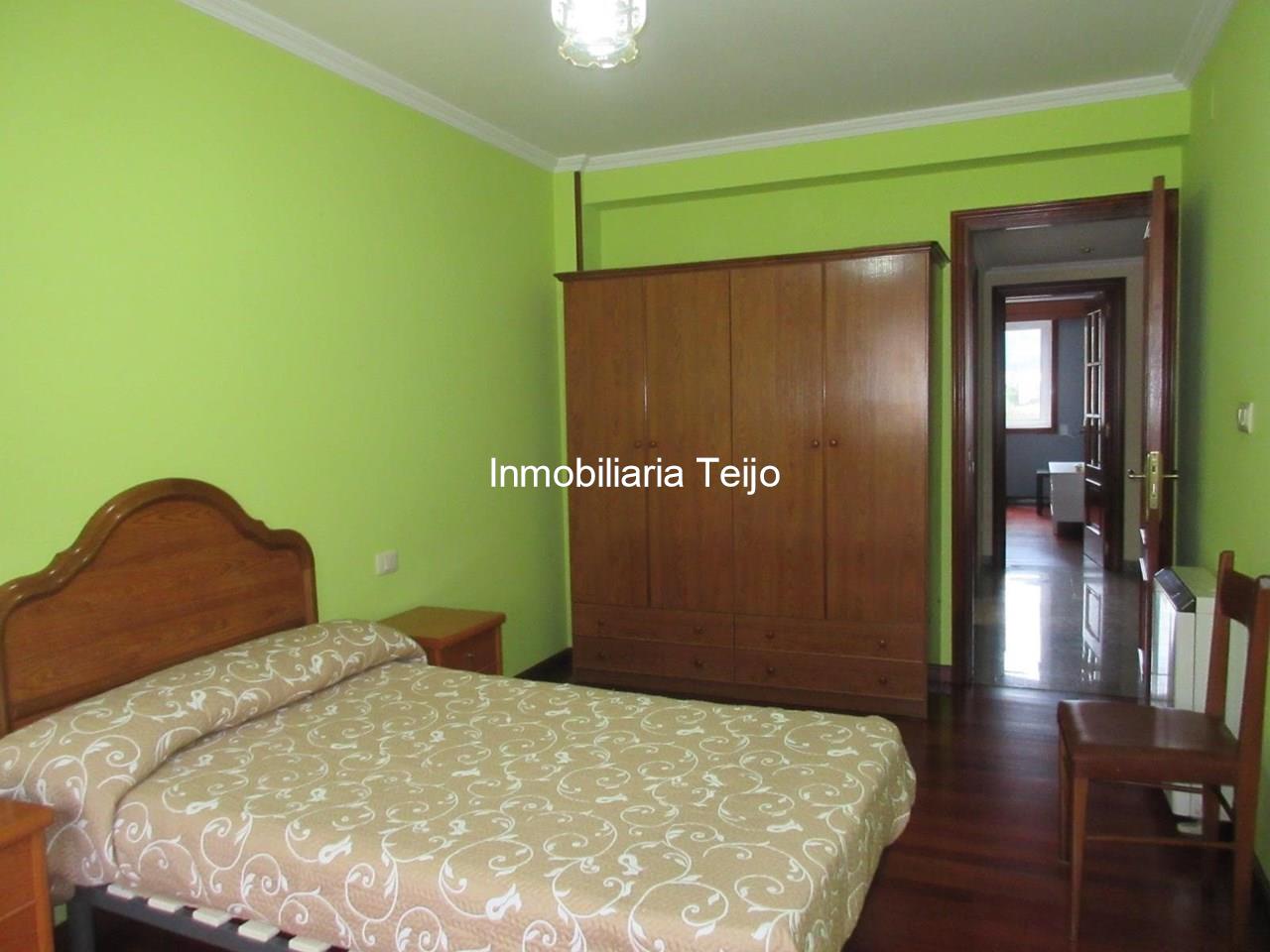 Foto 4 SE VENDE PISO AMPLIO EN MUY BUEN ESTADO DE CONSERVACIÓN EN FREIXEIRO (2ª PLANTA)