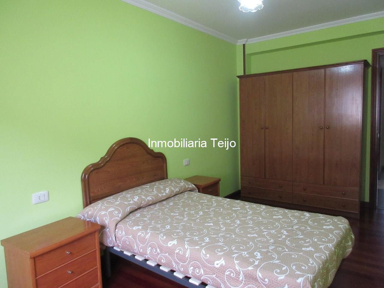 Foto 5 SE VENDE PISO AMPLIO EN MUY BUEN ESTADO DE CONSERVACIÓN EN FREIXEIRO (2ª PLANTA)