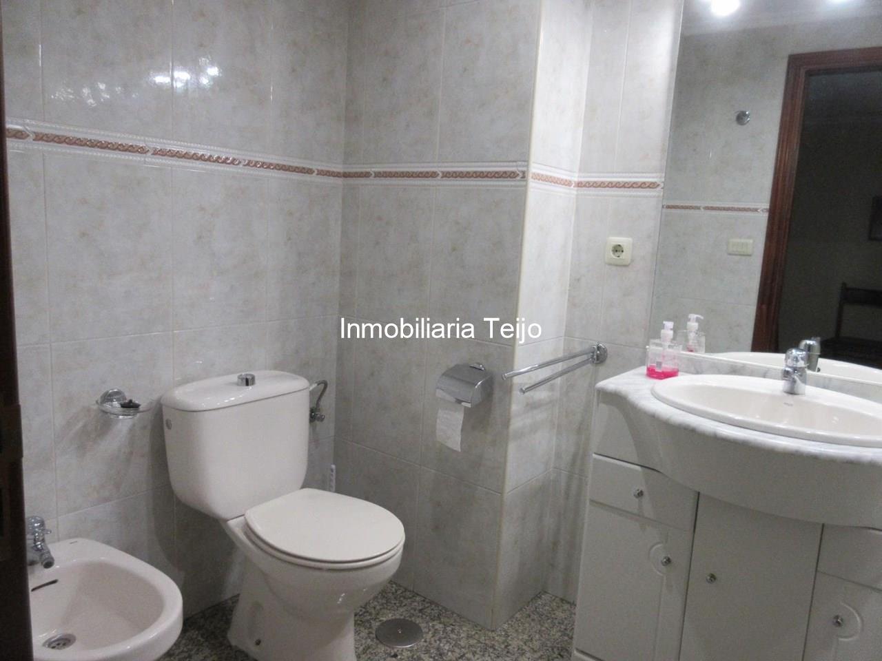 Foto 6 SE VENDE PISO AMPLIO EN MUY BUEN ESTADO DE CONSERVACIÓN EN FREIXEIRO (2ª PLANTA)