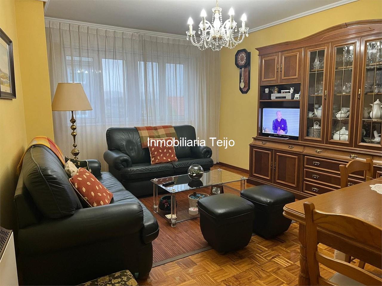 Foto 1 SE VENDE PISO AMPLIO EN PUERTA DE NEIRA