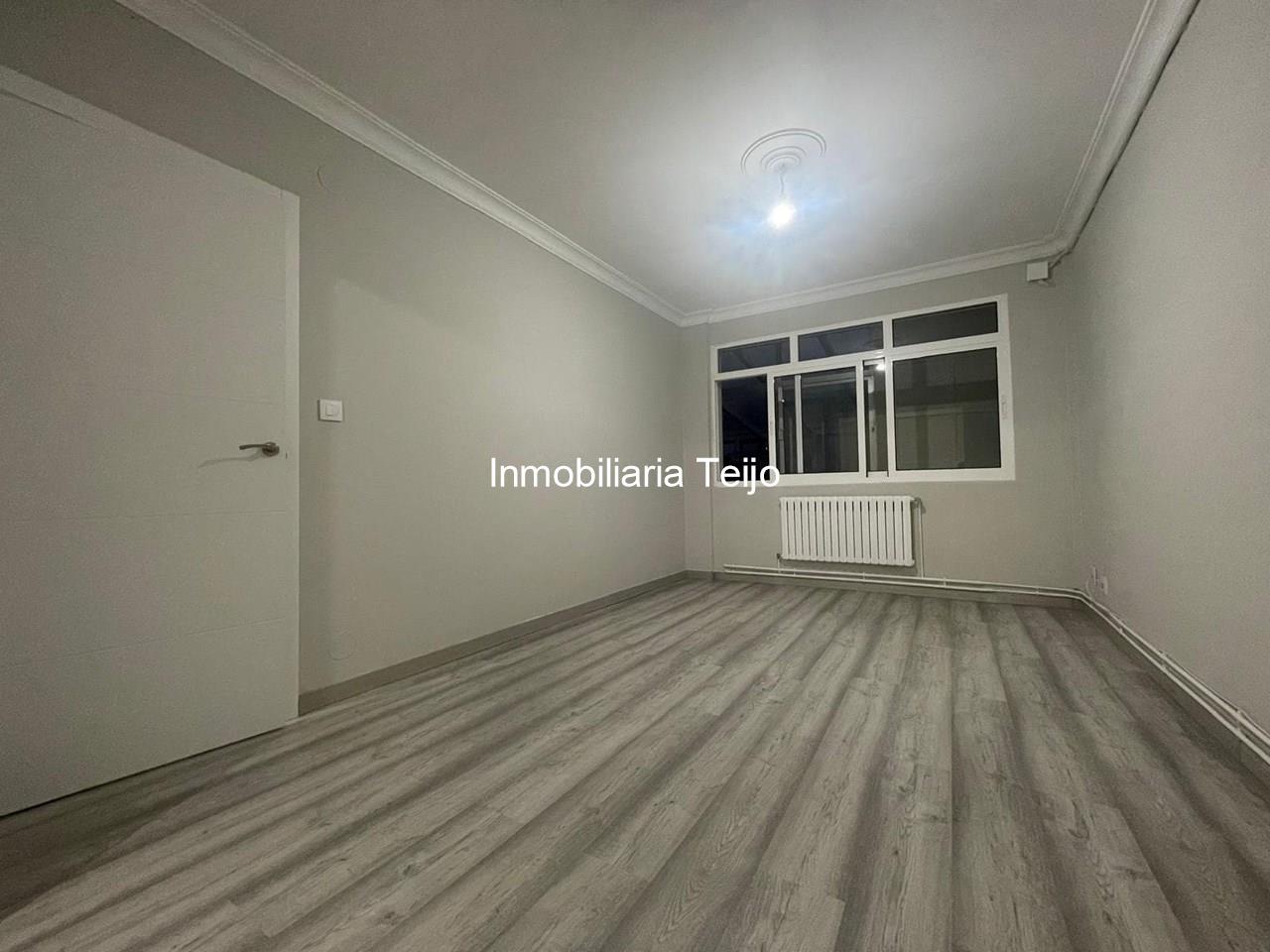 Foto 11 SE VENDE PISO AMPLIO REFORMADO GARAJE DE 150 M2, TRASTERO Y 2 TERRAZAS