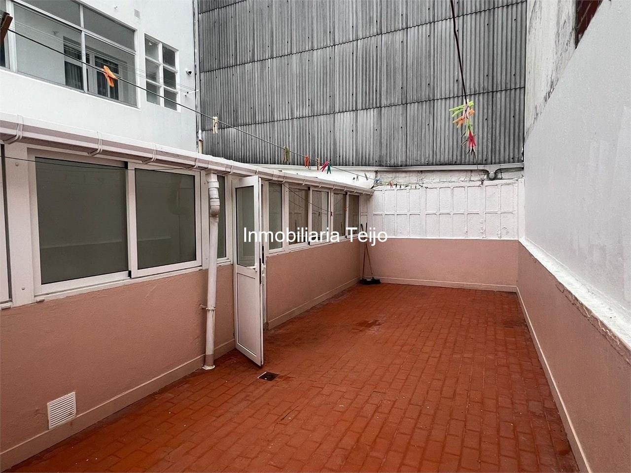 Foto 2 SE VENDE PISO AMPLIO REFORMADO GARAJE DE 150 M2, TRASTERO Y 2 TERRAZAS