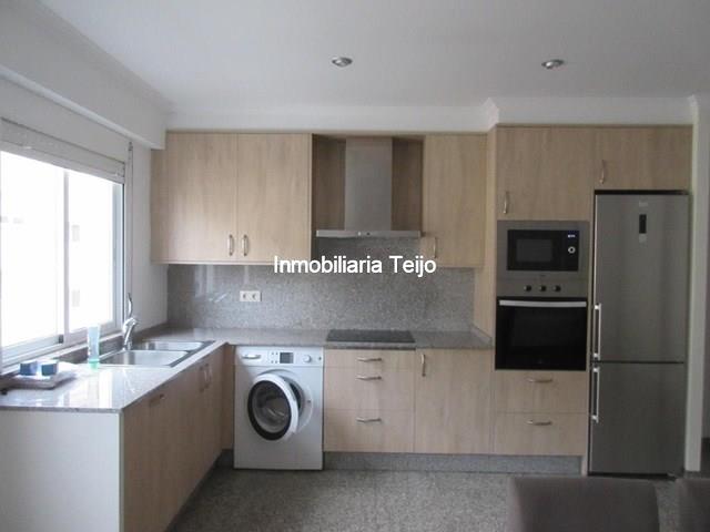 SE VENDE PISO AMPLIO Y BIEN CONSERVADO EN FREIXEIRO (3ª PLANTA) - Narón