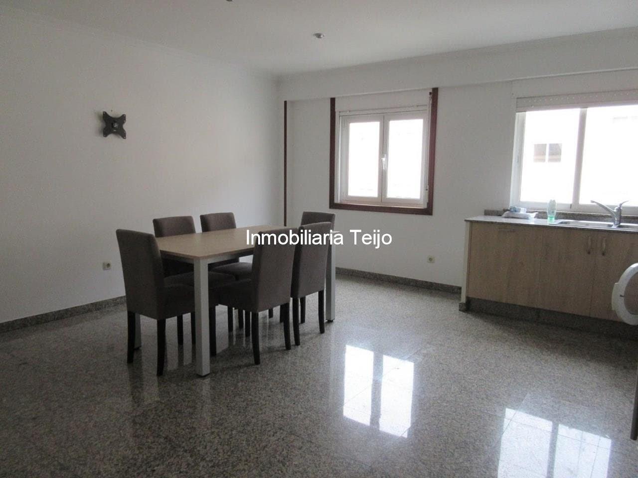 Foto 3 SE VENDE PISO AMPLIO Y BIEN CONSERVADO EN FREIXEIRO (3ª PLANTA)