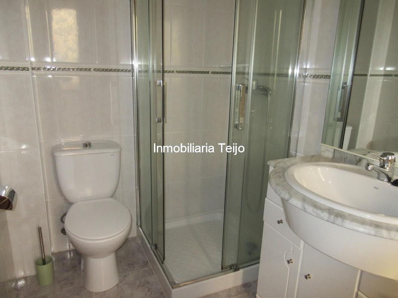 Foto 9 SE VENDE PISO AMPLIO Y BIEN CONSERVADO EN FREIXEIRO (3ª PLANTA)