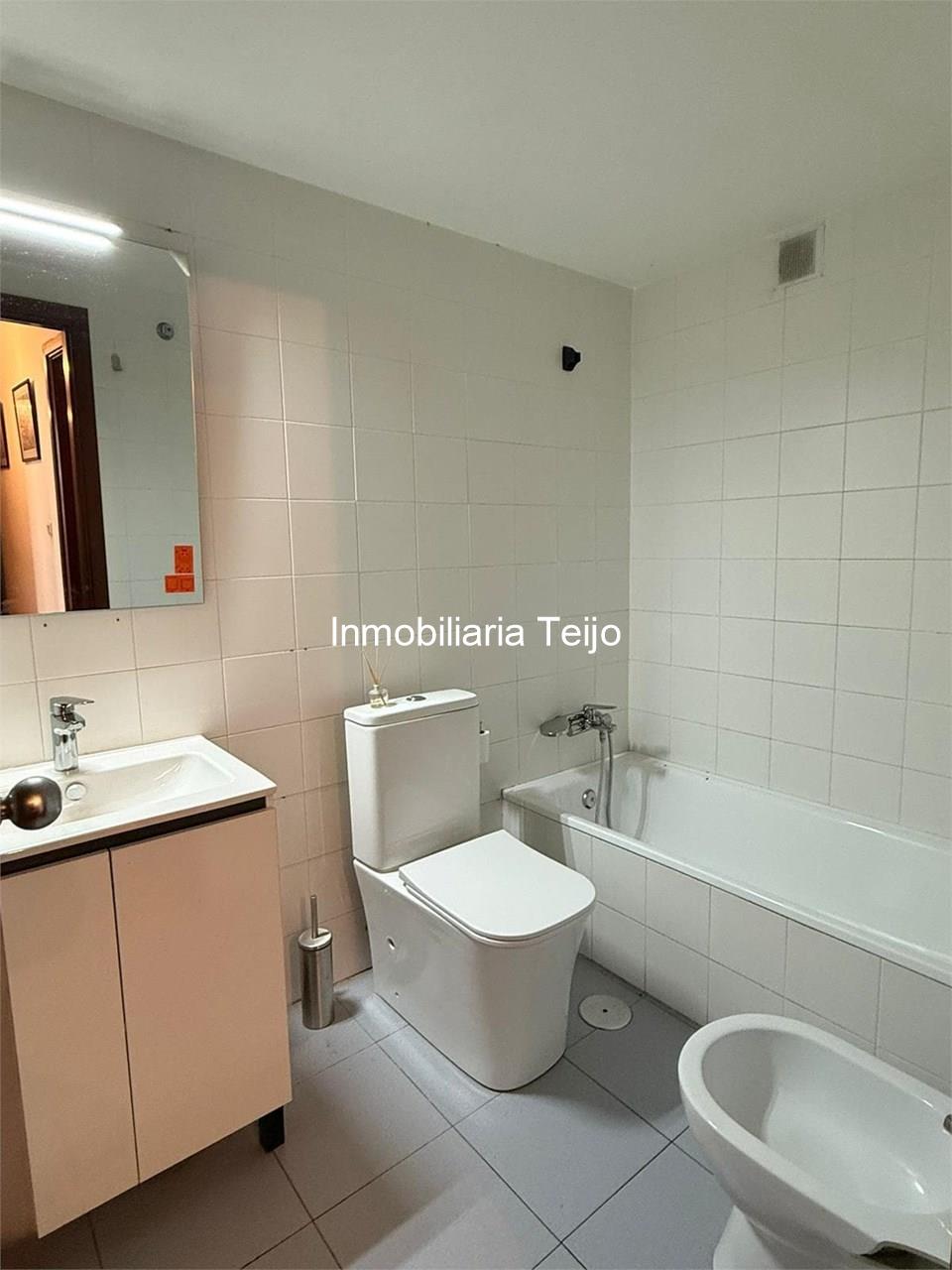 Foto 12 SE VENDE PISO CON ASCENSOR, PLAZA DE GARAJE Y TRASTERO EN ESTEIRO