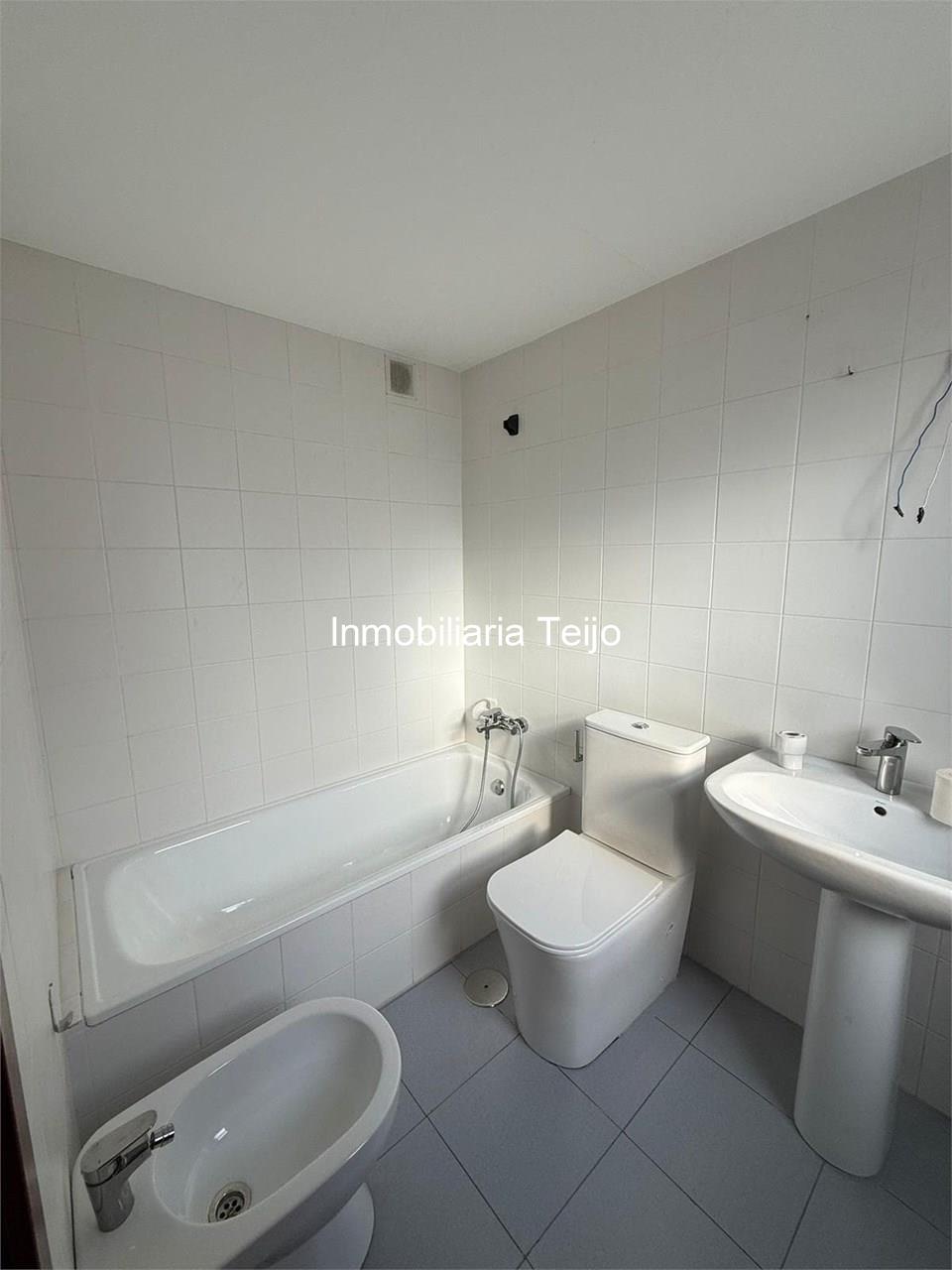 Foto 16 SE VENDE PISO CON ASCENSOR, PLAZA DE GARAJE Y TRASTERO EN ESTEIRO