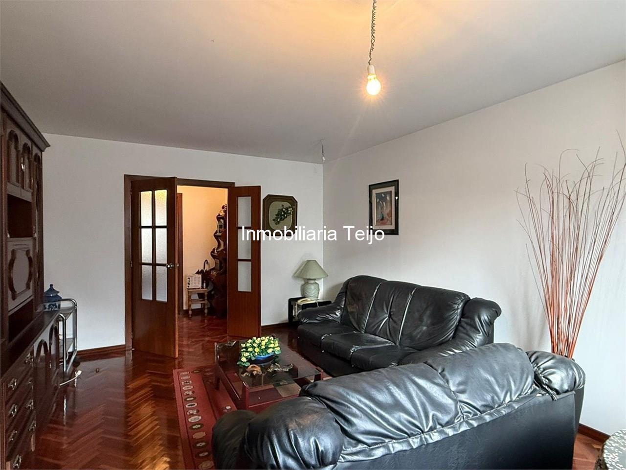 Foto 8 SE VENDE PISO CON ASCENSOR, PLAZA DE GARAJE Y TRASTERO EN ESTEIRO