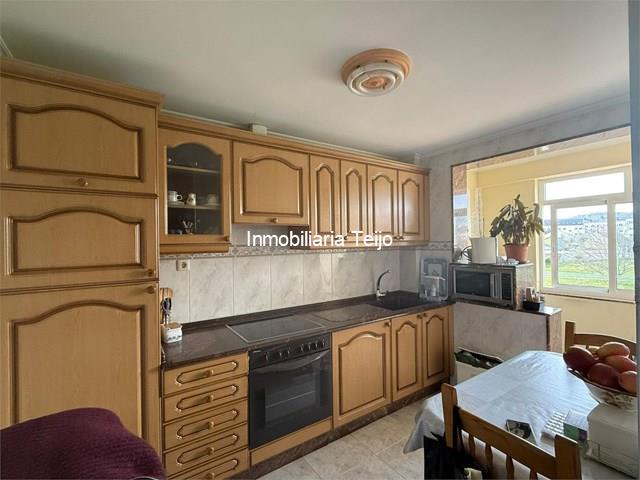 SE VENDE PISO CON BUHARDILLA EN SANTA MARINA - Ferrol