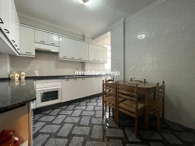 SE VENDE PISO DE 3 DORMITORIOS CON ASCENSOR EN CARANZA - Ferrol