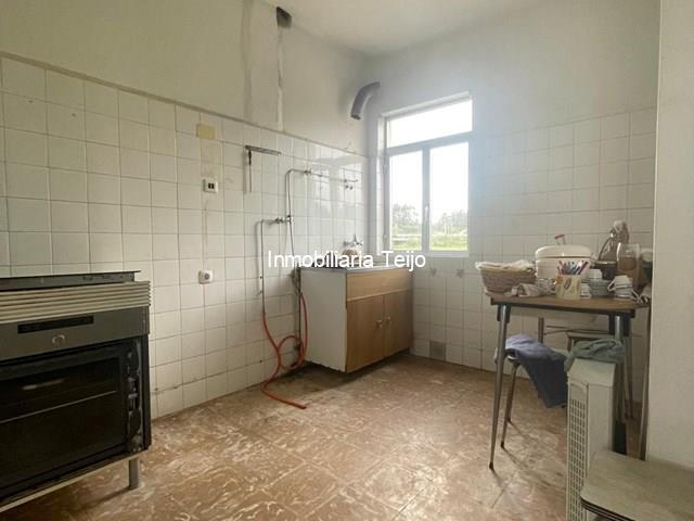 SE VENDE PISO DE 3 DORMITORIOS EN O PONTO PARA REFORMAR - Narón