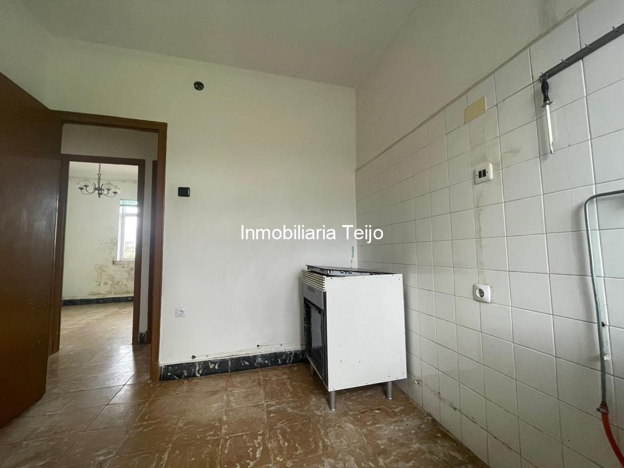 Foto 2 SE VENDE PISO DE 3 DORMITORIOS EN O PONTO PARA REFORMAR