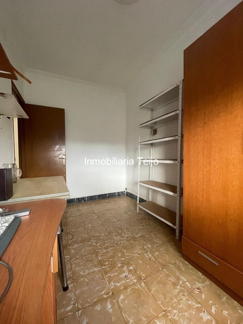 Foto 4 SE VENDE PISO DE 3 DORMITORIOS EN O PONTO PARA REFORMAR