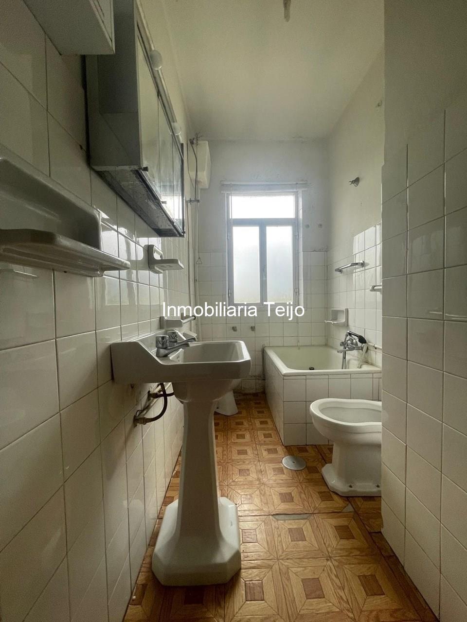 Foto 2 SE VENDE PISO DE 3 DORMITORIOS EN O PONTO PARA REFORMAR