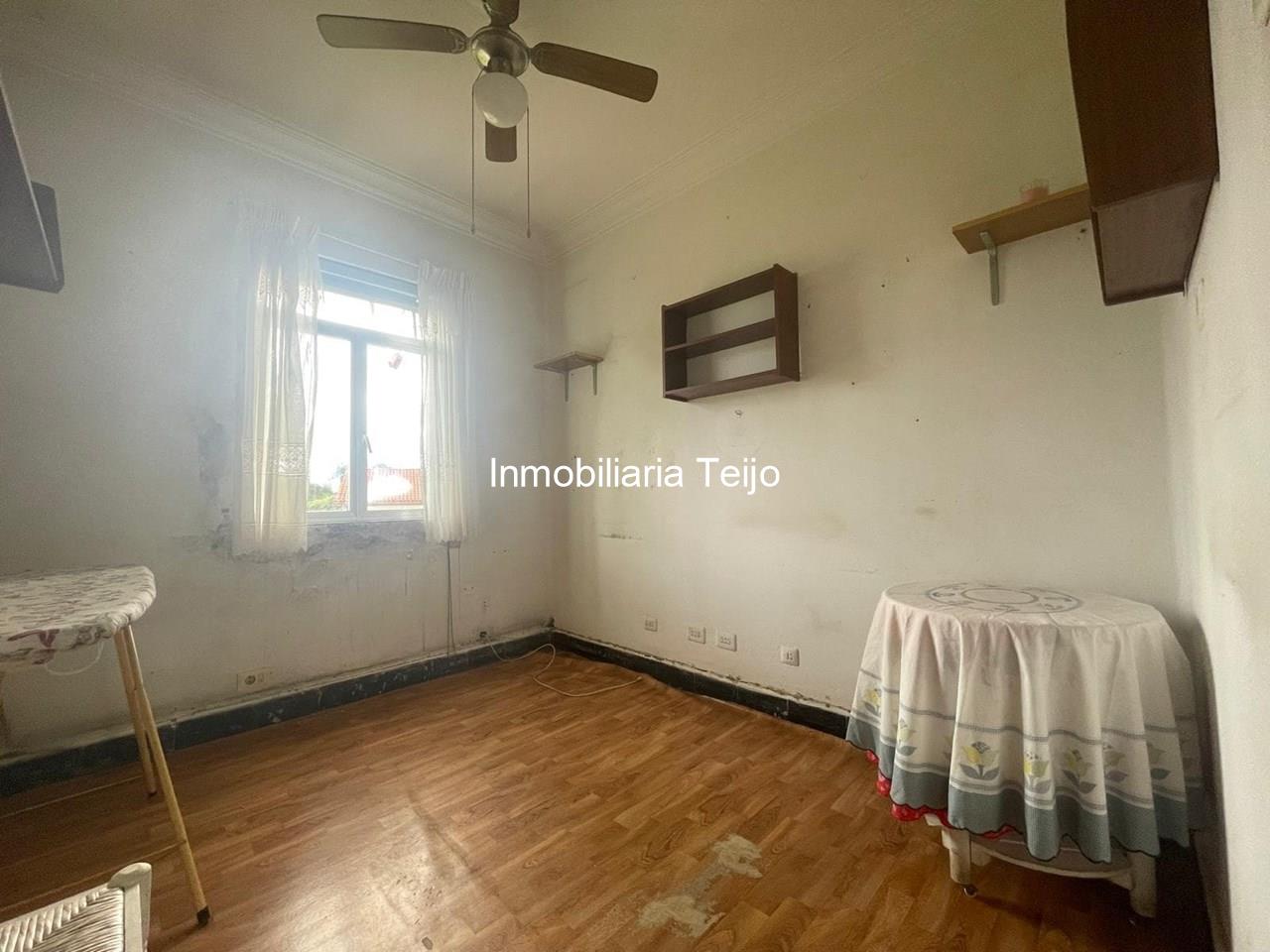 Foto 3 SE VENDE PISO DE 3 DORMITORIOS EN O PONTO PARA REFORMAR