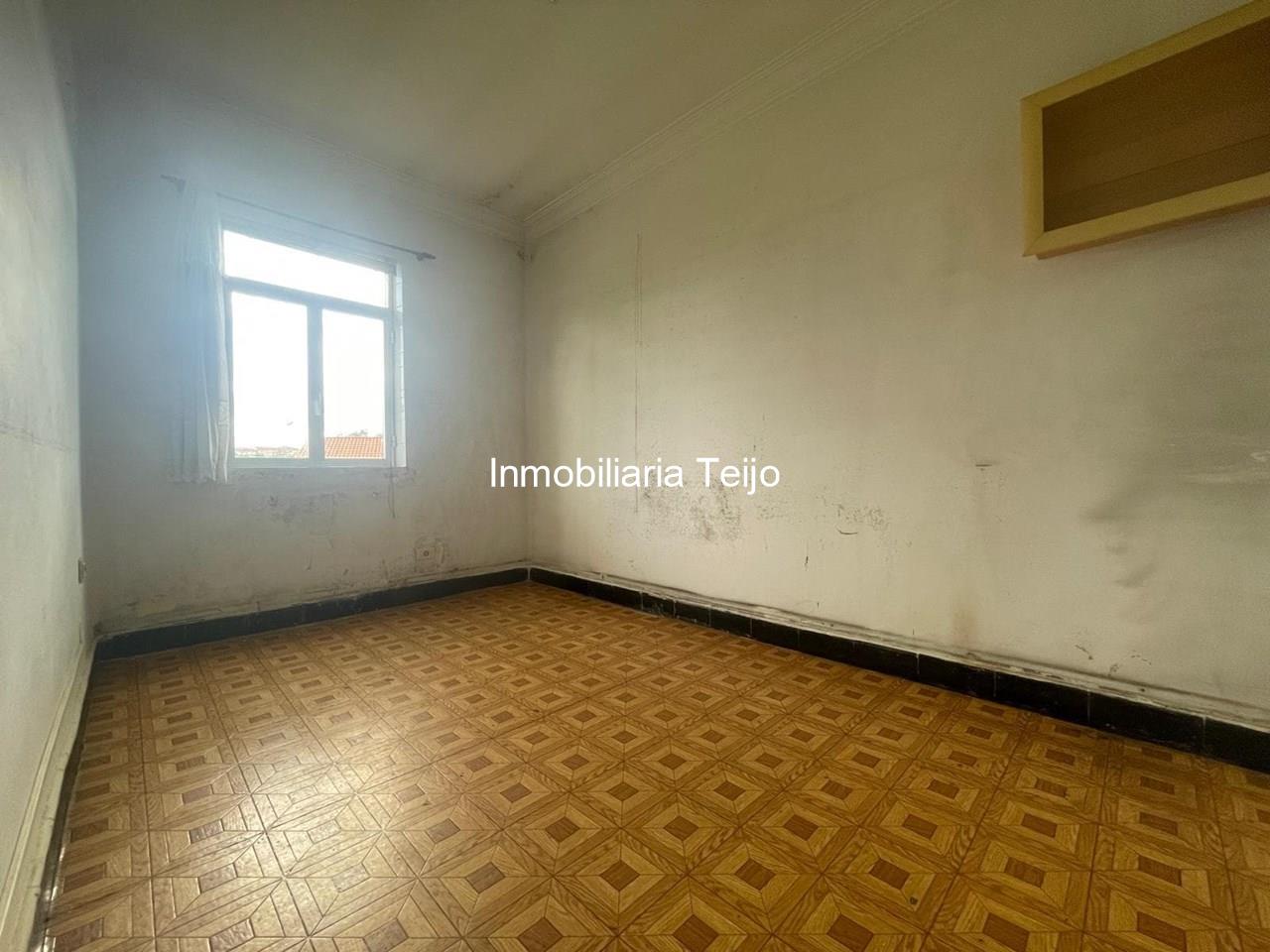 Foto 5 SE VENDE PISO DE 3 DORMITORIOS EN O PONTO PARA REFORMAR
