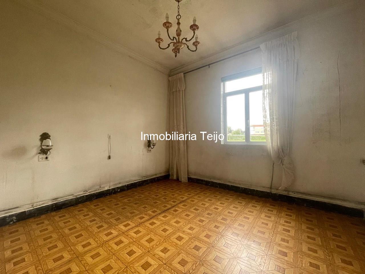 Foto 6 SE VENDE PISO DE 3 DORMITORIOS EN O PONTO PARA REFORMAR