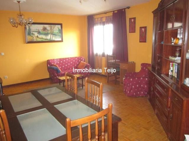 SE VENDE PISO EN FREIXEIRO CONTRASTERO Y GARAJE - Narón