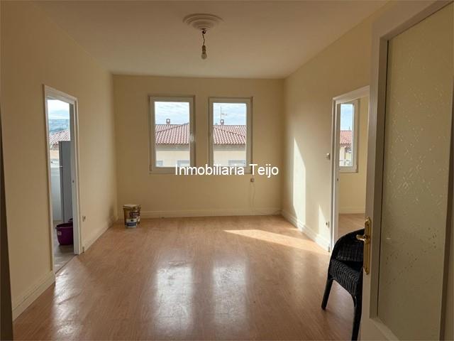 SE VENDE PISO EN LAS VIVIENDAS DE BAZAN  - Ferrol