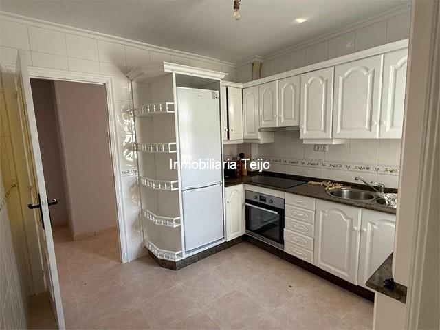 SE VENDE PISO EN LAS VIVIENDAS DEL OBISPO - Narón