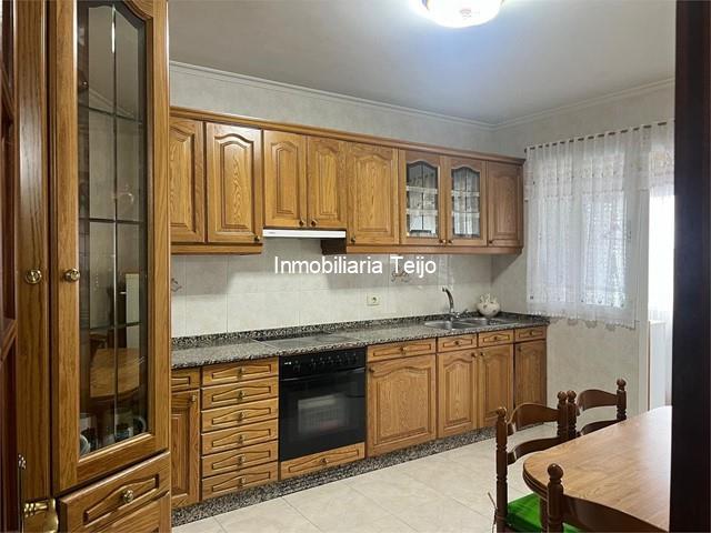 SE VENDE PISO EN SANTA CECILIA CON ASCENSOR, TRASTERO Y PLAZA DE GARAJE - Narón