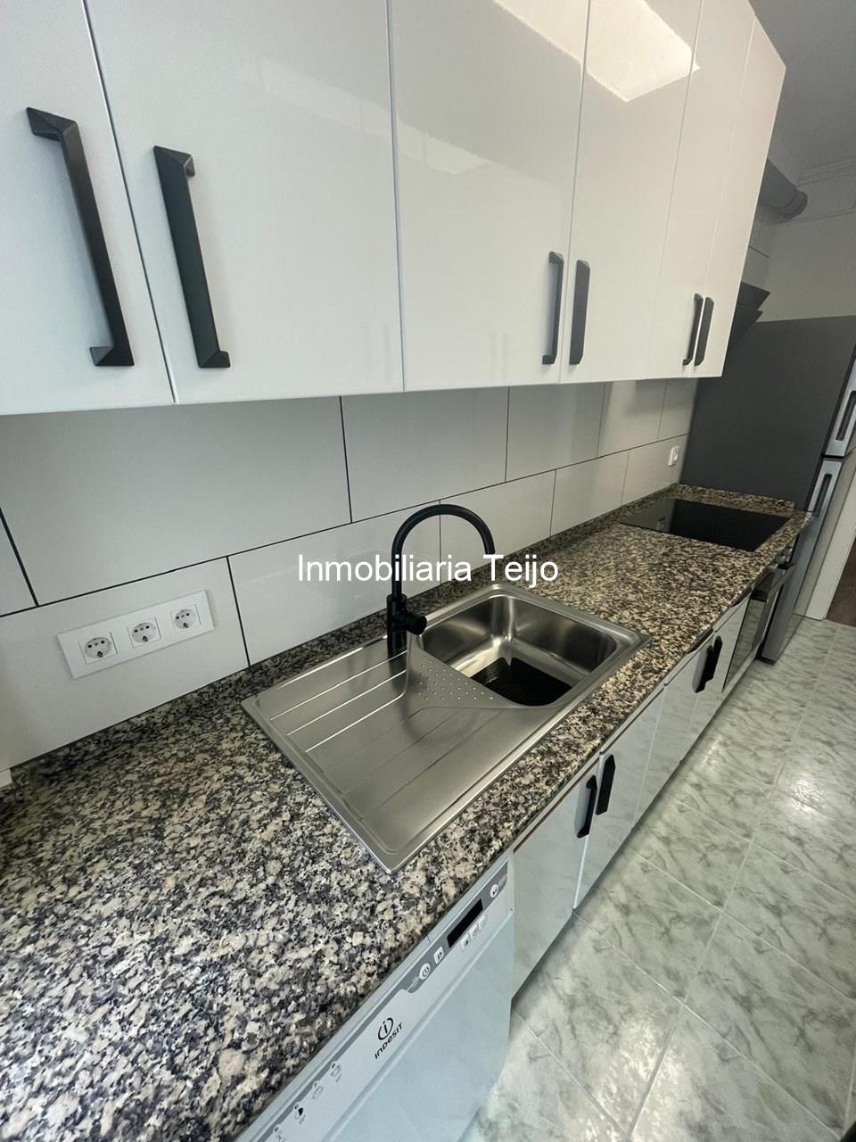 Foto 2 SE VENDE PISO GRANDE REFORMADO CON CALEFACCIÓN Y ASCENSOR EN CARANZA