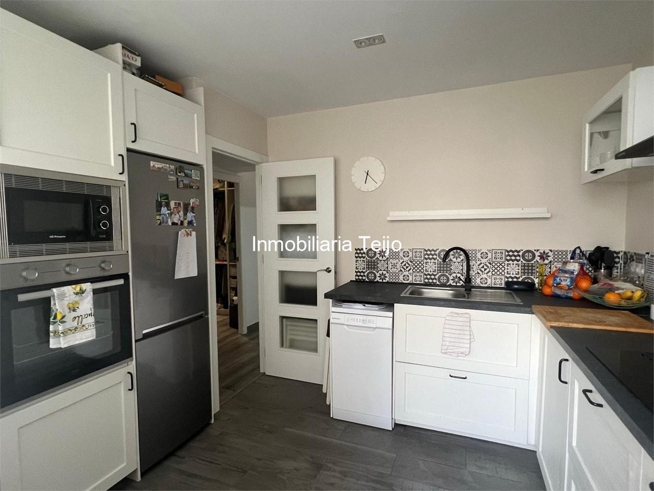 Foto 2 SE VENDE PISO REFORMADO CON BALCÓN EN O PONTO