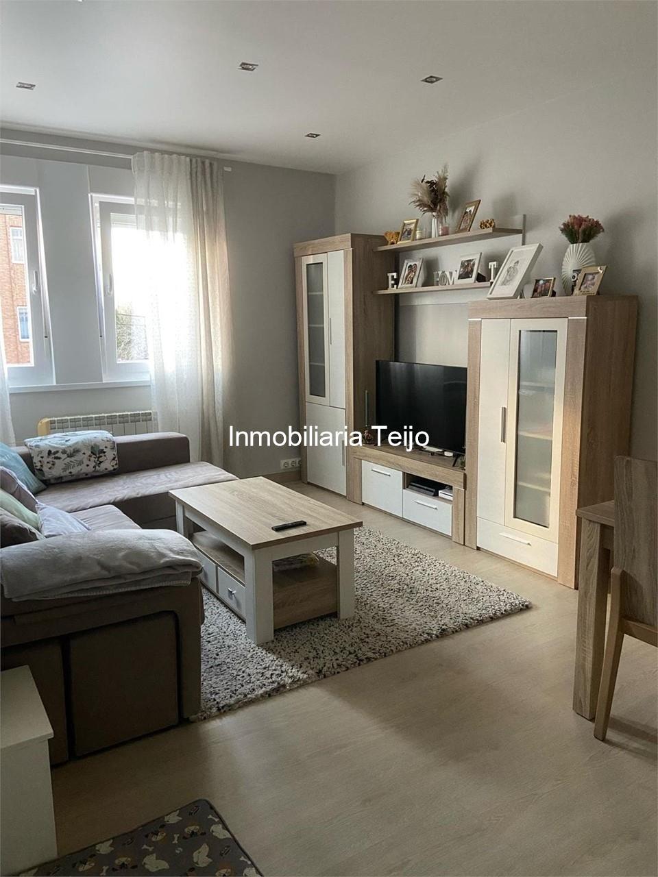 Foto 1 SE VENDE PISO REFORMADO Y AMUEBLADO EN LA PUERTA DE NEIRA (CATABOIS)