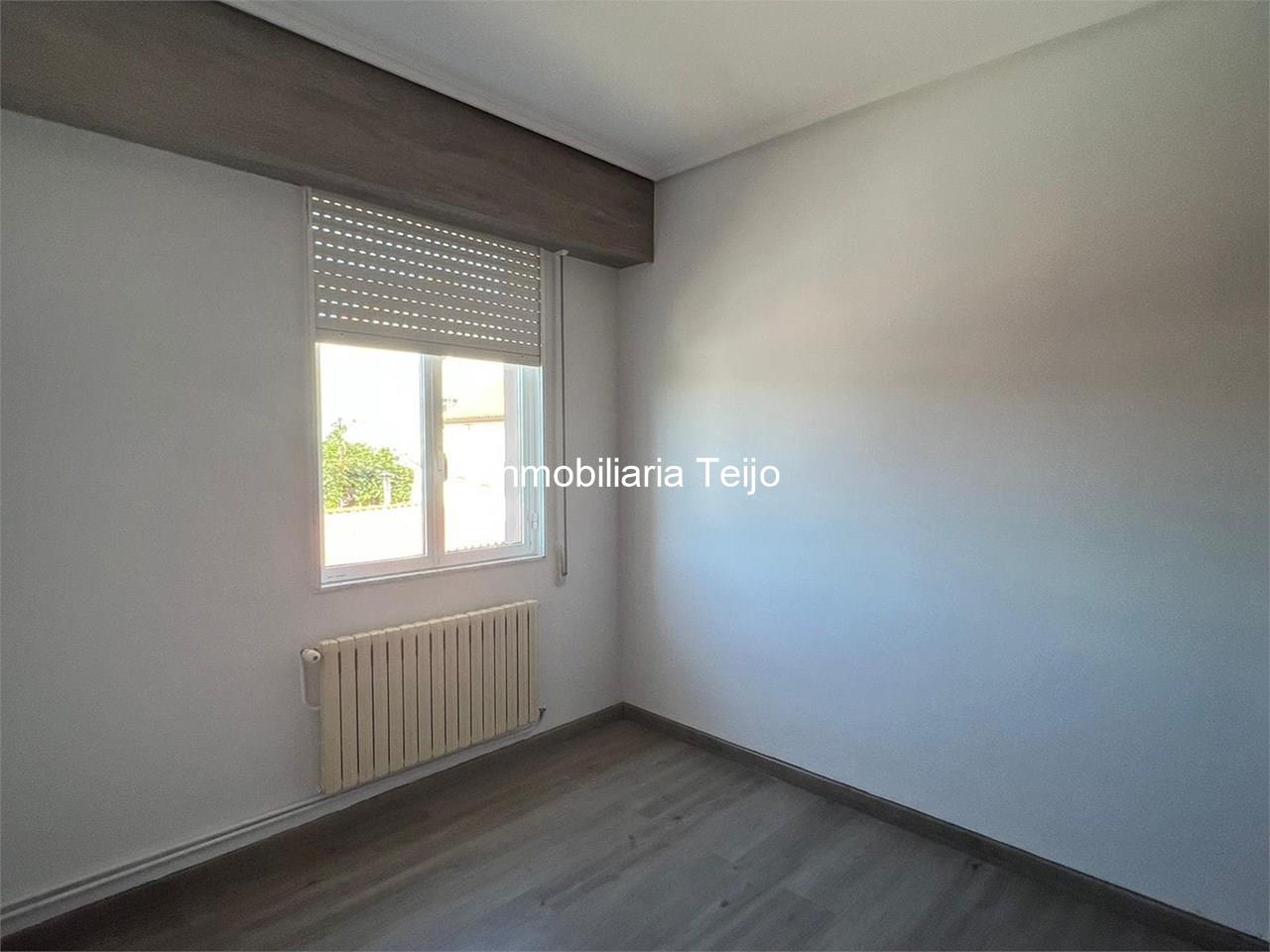 Foto 10 SE VENDE PRIMER PISO CON JARDIN Y BUHARDILLA EN CATABOIS
