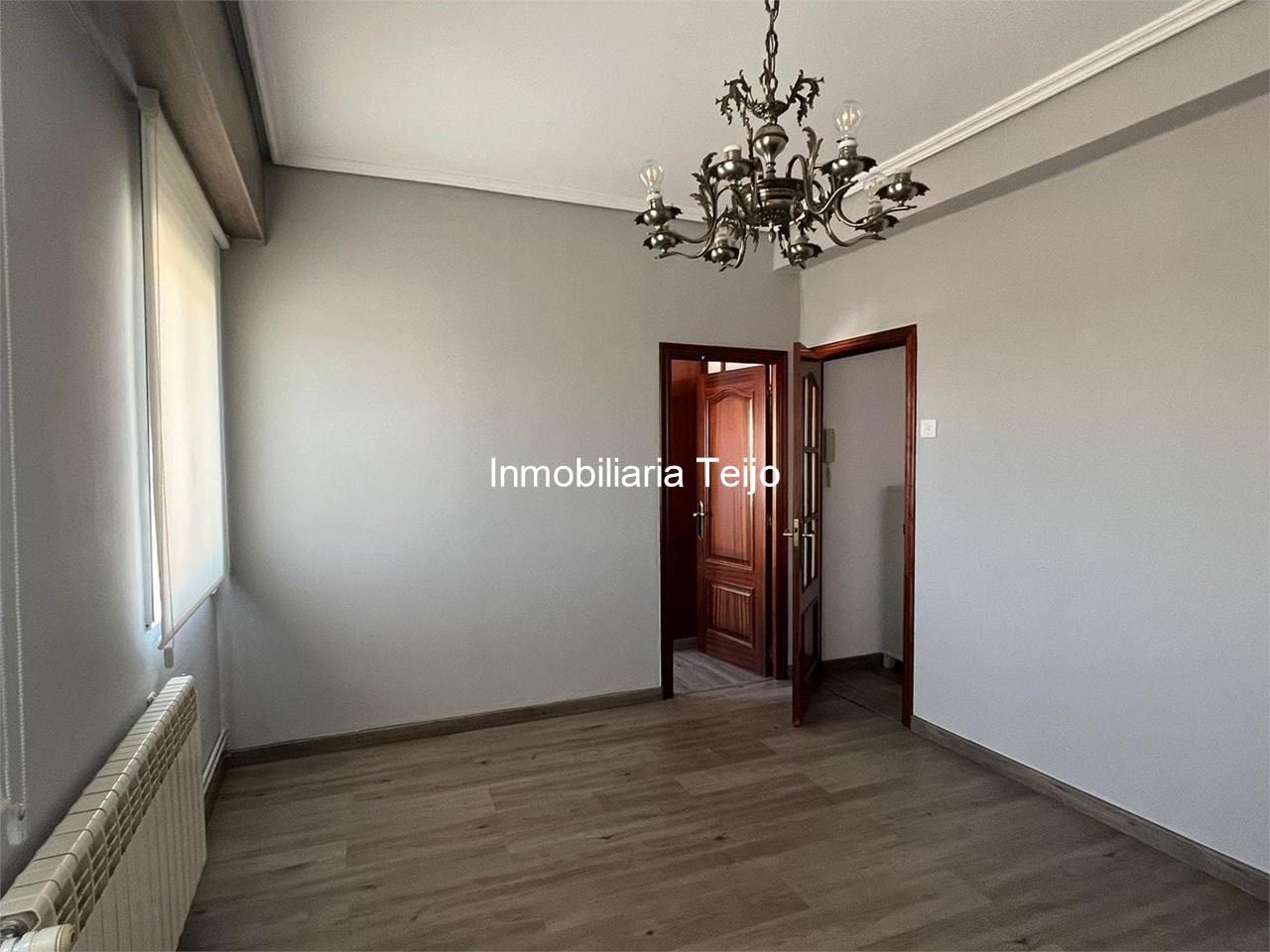 Foto 13 SE VENDE PRIMER PISO CON JARDIN Y BUHARDILLA EN CATABOIS