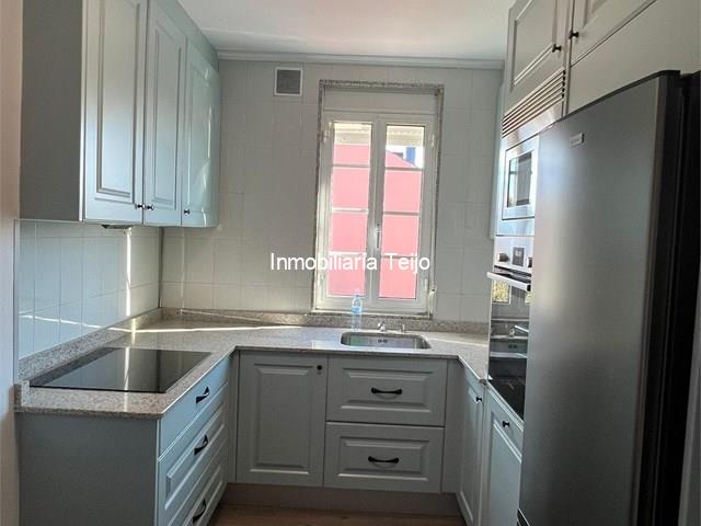 SE VENDE PRIMER PISO CON JARDIN Y BUHARDILLA EN CATABOIS - Ferrol