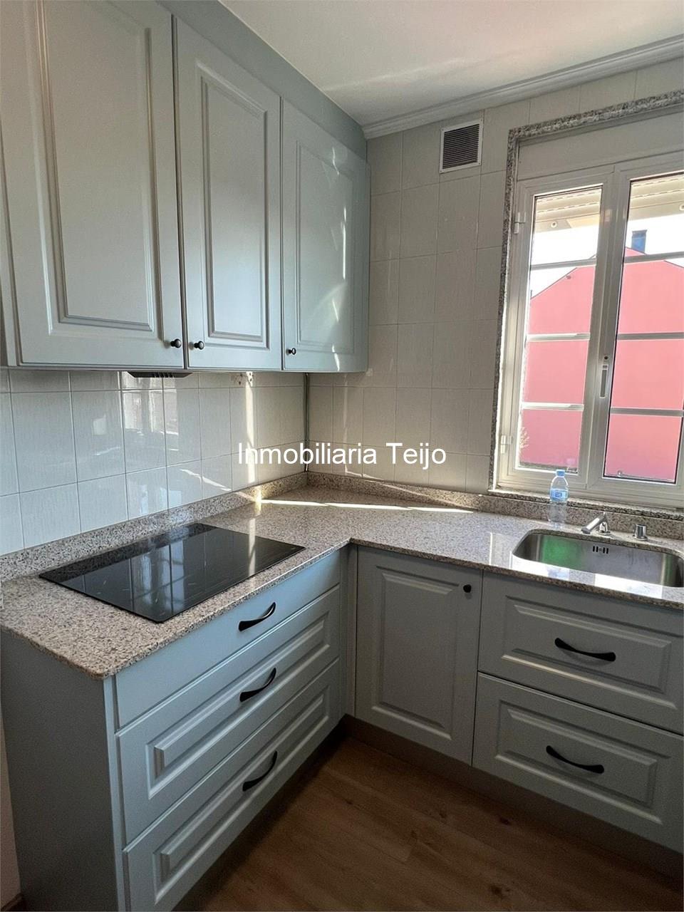 Foto 2 SE VENDE PRIMER PISO CON JARDIN Y BUHARDILLA EN CATABOIS