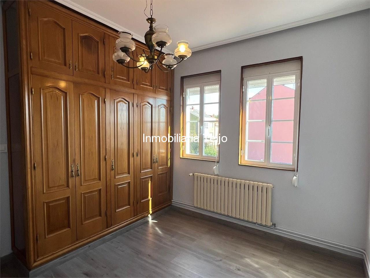 Foto 7 SE VENDE PRIMER PISO CON JARDIN Y BUHARDILLA EN CATABOIS
