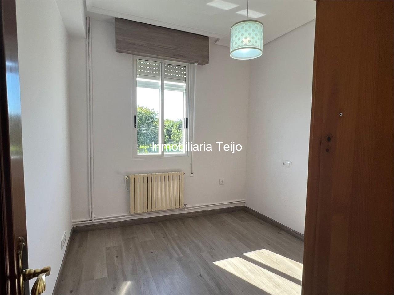 Foto 8 SE VENDE PRIMER PISO CON JARDIN Y BUHARDILLA EN CATABOIS