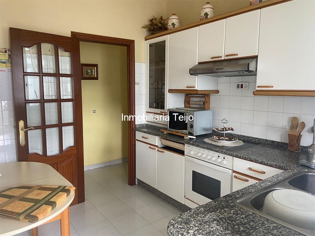 Foto 1 SE VENDE PRIMER PISO CON TERRENO EN FREIXEIRO