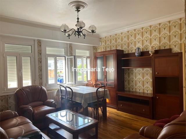 SE VENDE PRIMER PISO EN LAS VIVIENDAS DE LA MARINA - Narón